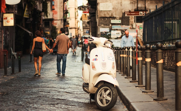 רחוב בנאפולי (צילום: Freeday, Shutterstock)