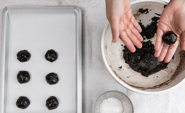 מגלגלים לכדורים