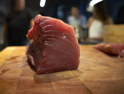 טונה אדומה - סדנת דגים באקדמיה של בולטהאופ (צילום: אנטולי מיכאלו, mako אוכל)