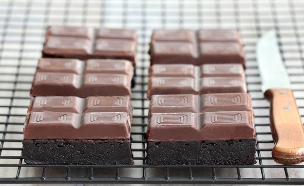 בראוניז קוביות שוקולד (צילום: ענבל לביא, אוכל טוב)