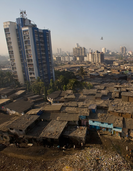 שכונת העוני דאראבי במומבי, הודו (צילום: Daniel Berehulak, GettyImages IL)