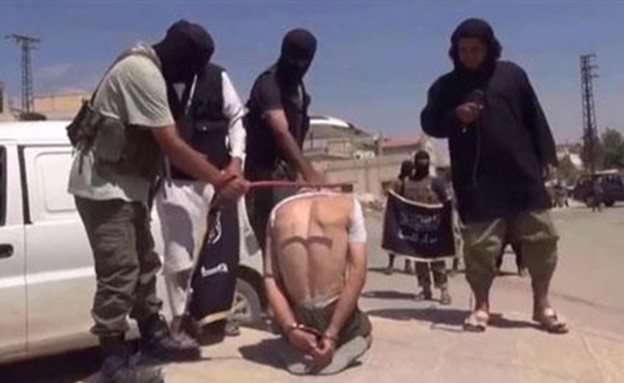 דאעש מוציאים להורג עיתונאי (צילום: iraqnewsgazette)