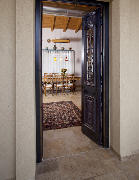 שמרית משען, דלת (צילום: רן ארדה, עיצוב שמרית משען אברמוביץ)