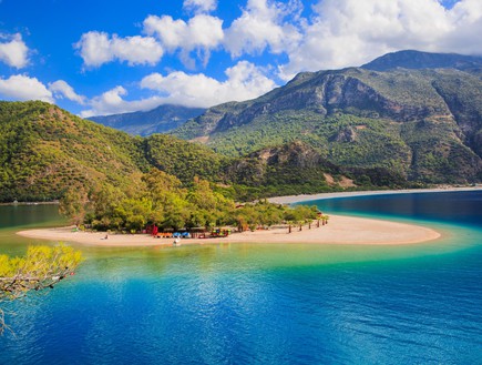 חוף אולודניז, טורקיה (צילום: muratart, Shutterstock)