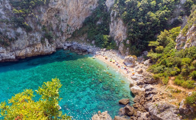 חוף פקיסטרה, יוון (צילום: Lefteris Papaulakis, Shutterstock)