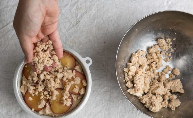 עוגת שזיפים עם קראמבל