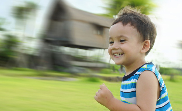 ילד רץ (צילום: Odua Images, Shutterstock)