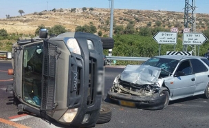 זירת הפיגוע בגוש עציון (צילום: דוברות המשטרה)