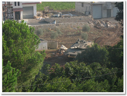 הטנק של בניה בפאתי הכפר טייבה שבלבנון (צילום: באדיבות משפחת ריין)