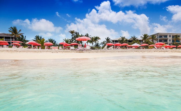 חוף גרייס בייי באיי טרקס וקייקוס (צילום: Jo Ann Snover, Shutterstock)