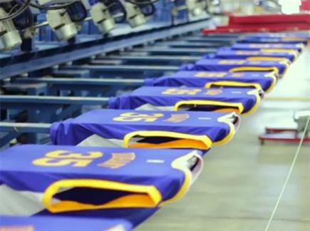 החולצות כבר יצאו להדפסה וזמינות באתר הווריירס (צילום: ספורט 5)