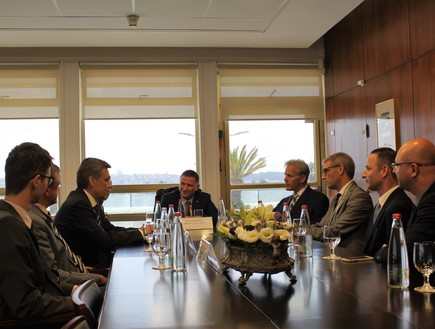 שישי עם שגרירים (צילום: באדיבות TIP)