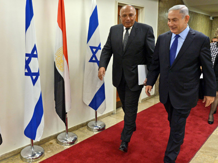 נתניהו בפגישתו עם שר החוץ המצרי, אמש (צילום: צילום: חיים צח / לע