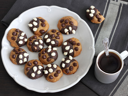 עוגיות חמאת בוטנים ושוקולד (צילום: ענבל לביא, mako אוכל)