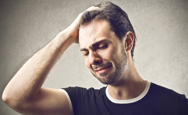 אילוסטרציה גבר בוכה (צילום: Ollyy, Shutterstock)