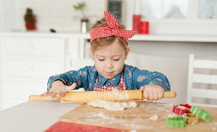 לבשל עם הילדים (צילום: Shutterstock/Kokosha Yuliya)