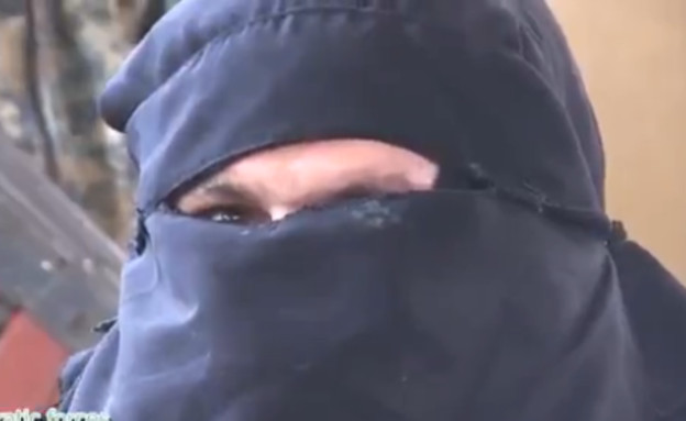 דאעש בבגדי נשים (צילום: liveleak)