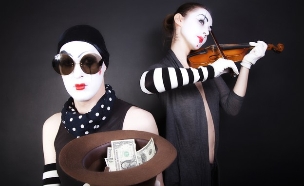 שני פנטומימאים מנגנים עבור כסף (אילוסטרציה: Shutterstock)