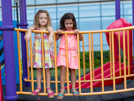 ילדות משחקות, אילוסטרציה (צילום: Shutterstock)