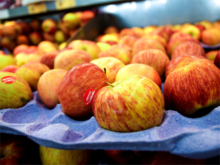 תפוחים בסופר (צילום: חדשות 2)