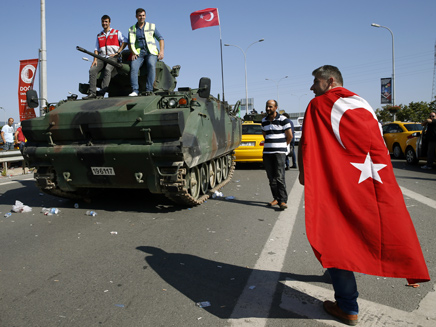 טורקיה, צבא, אזרח (צילום: רויטרס)