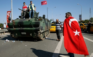 טורקיה, צבא, אזרח (צילום: רויטרס)