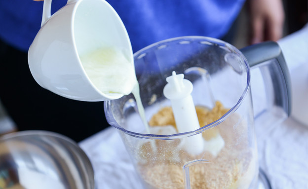 ריבועי שוקולד וחמאת בוטנים ללא אפייה