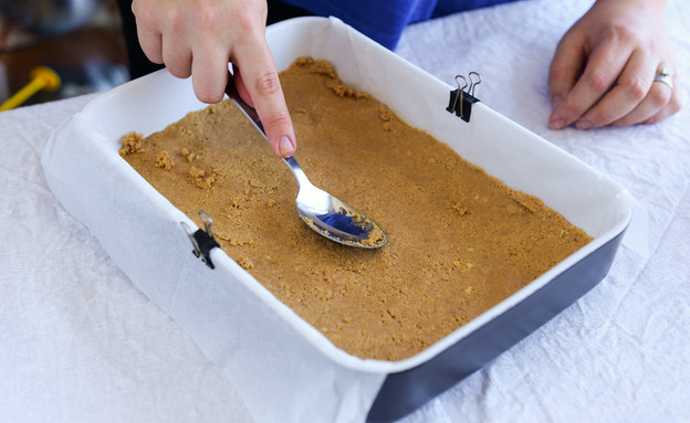 ריבועי שוקולד וחמאת בוטנים ללא אפייה