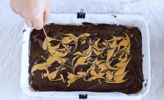 ריבועי שוקולד וחמאת בוטנים ללא אפייה