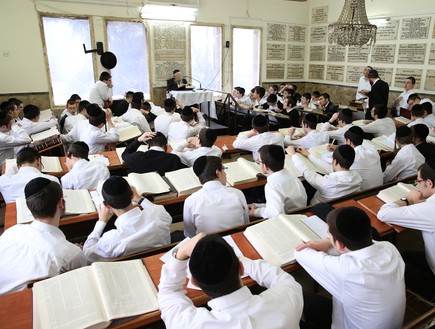 תלמידי ישיבה בבני ברק (צילום: יעקב כהן, פלאש 90)