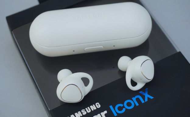 אוזניות ללא חוטים Gear Icon X של סמסונג (צילום: אלעד בלובשטיין , TGspot)