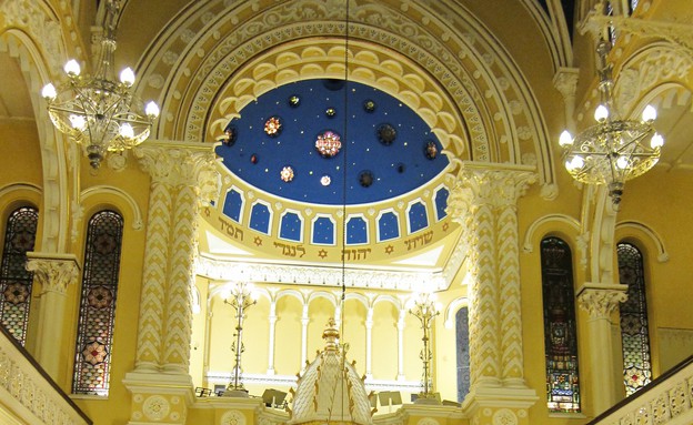 בתי כנסת יפים, בית הכנסת הגדול בסידני, הבימה (צילום: ויקיפדיה)