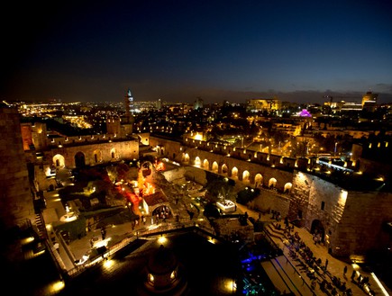 מקודשת 2016, אווירה