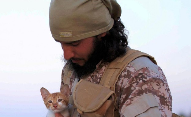 דאעש חתולים (צילום: מתוך מגזין "דאביק")