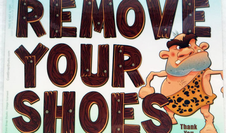 נא לחלוץ נעליים (צילום: ColdSnapStudio)