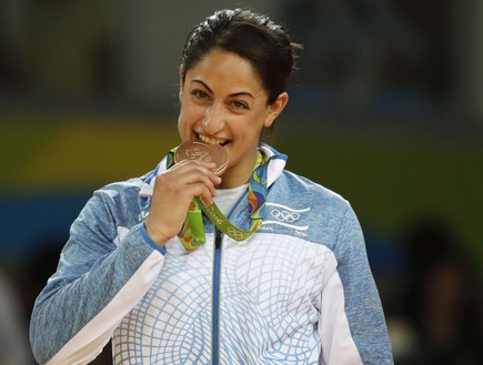 ירדן ג'רבי אחרי שזכתה במדלית ארד בג'ודו באולימפיאדת ריו 2016