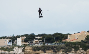 הוברבורד בשימוש צבאי (צילום: Gettyimages IL)