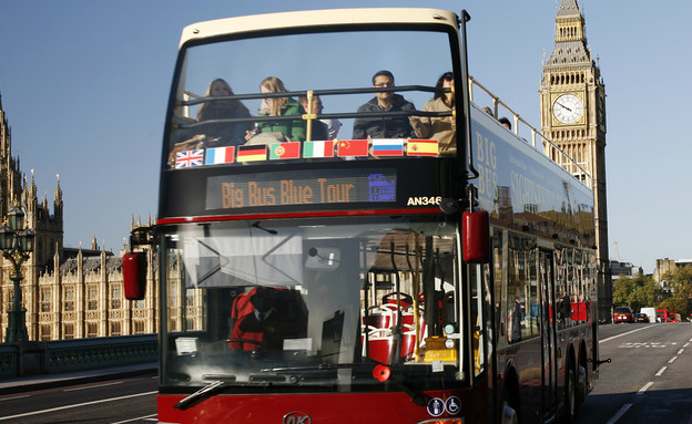 אוטובוס תיירים בלונדון (צילום: Bikeworldtravel, Shutterstock)