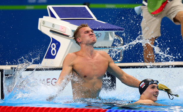 אף אחד לא ראה אותו מגיע אף אחד לא ראה אותו מגיע