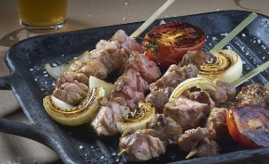 שיפוד שקדי עגל (צילום: אנטולי מיכאלו, mako אוכל)