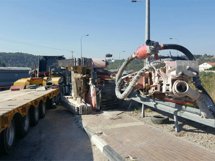 זירת התאונה בחשמונאים (צילום: דוברות המשטרה)