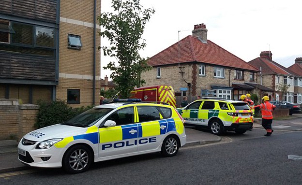 נמחצה בדלתות המוסך