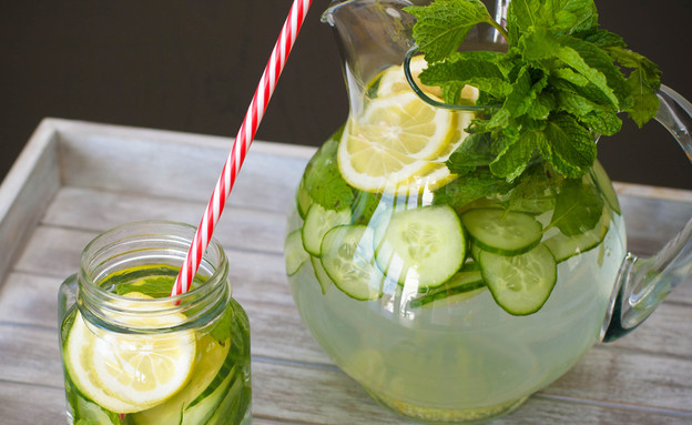 Flavored water, lemon (Photo: dashkin14, Shutterstock)