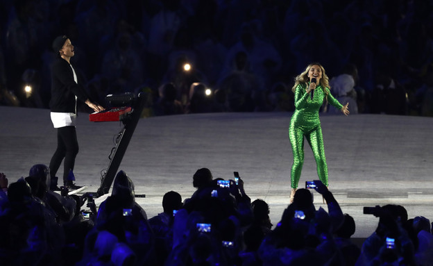 קייגו וג'וליה מיצ'לס חונכים את הערוץ האולימפי