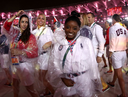 מלכת ריו 2016 - סימון ביילס במצעד האתלטים