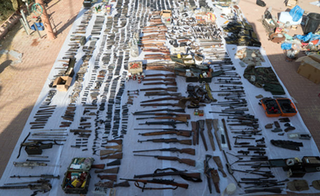 חלק מכלי הנשק שנתפסו (צילום: דובר צה"ל)