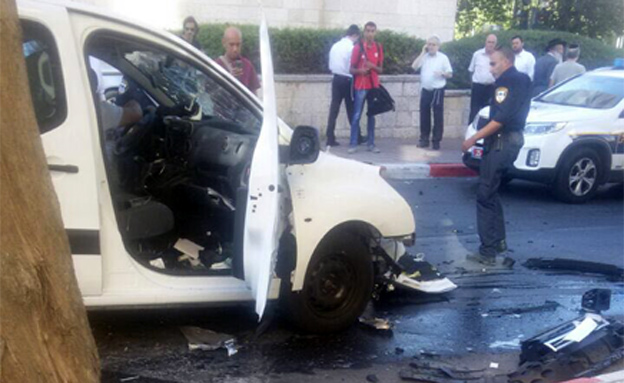 פיצוץ ברכב בירושלים (צילום: צבי לב/TPS)