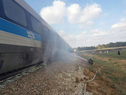 איש מהנוסעים לא נפגע (צילום: כבאות מחוז חוף)