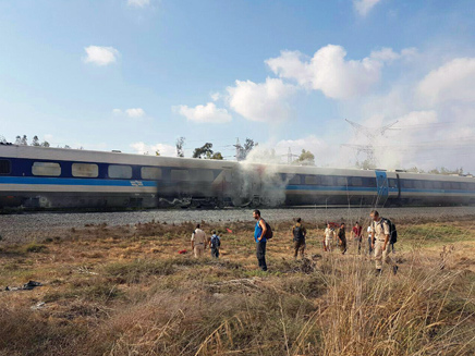 שריפה ברכבת (צילום: כבאות מחוז חוף)