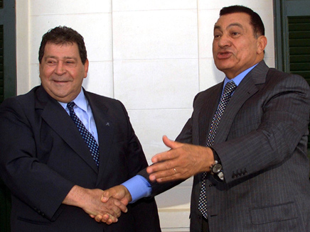 בן אליעזר עם נשיא מצרים לשעבר מובארק (צילום: רויטרס)